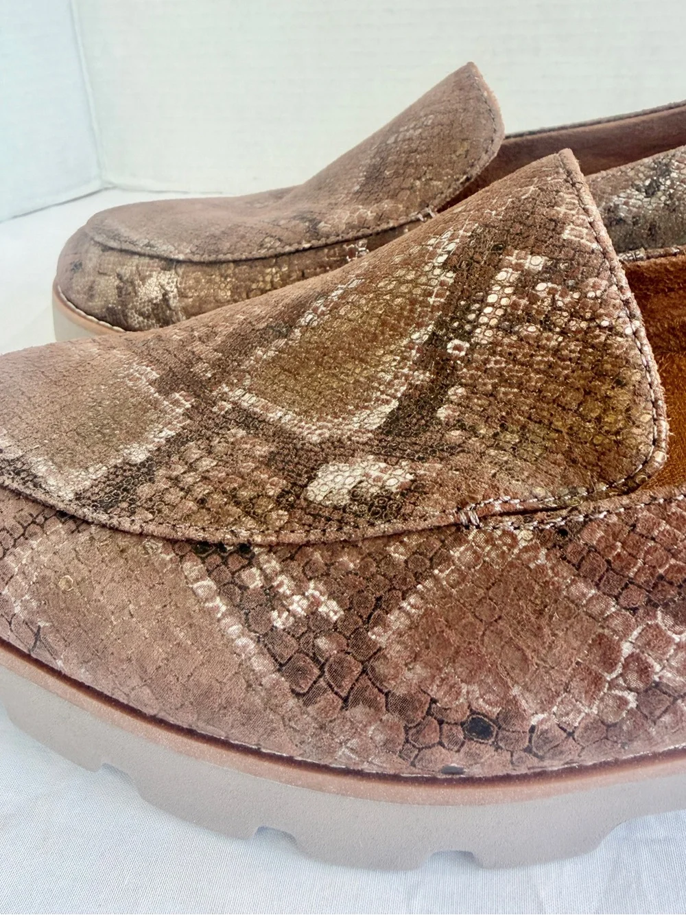 Vionic Kensley Women's 9.5 Slip On Leather Loafers Brown Metallic Snake NWT